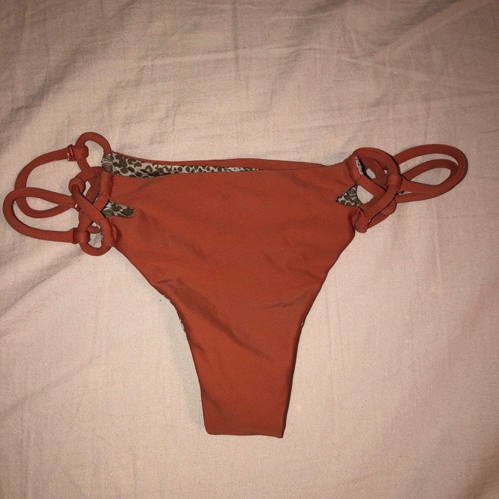 💍 Acacia Molokini Bottom in Li Hing Mui